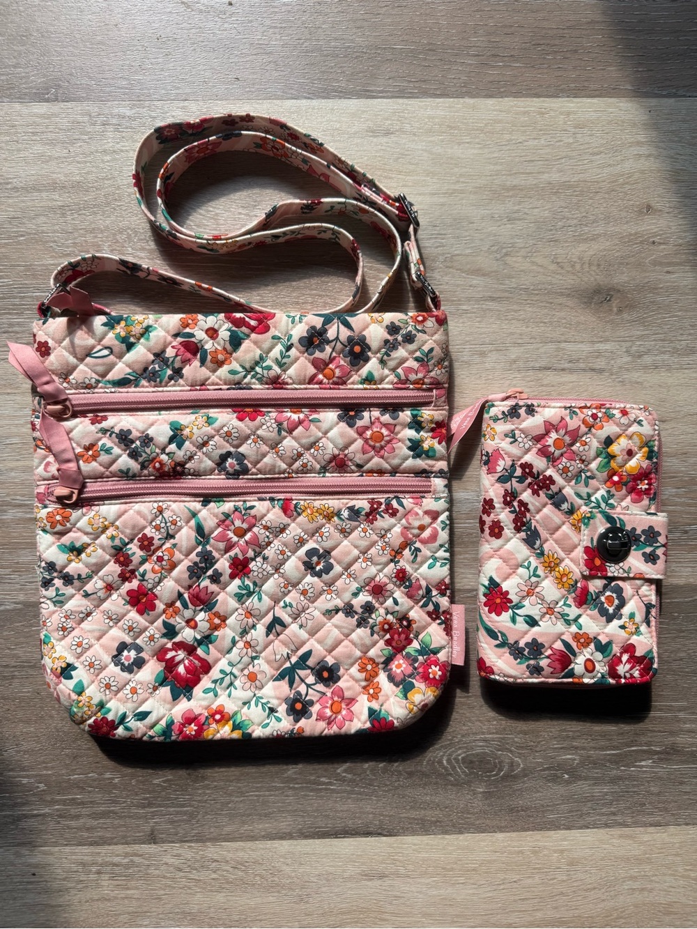 Vera Bradley Prairie Paisley Triple Zip Hipster Crossbody + RFID Turnlock Wallet - Picture 1 of 10